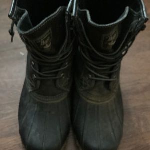 Bass tall lace up boots size 9M rubber and very nice